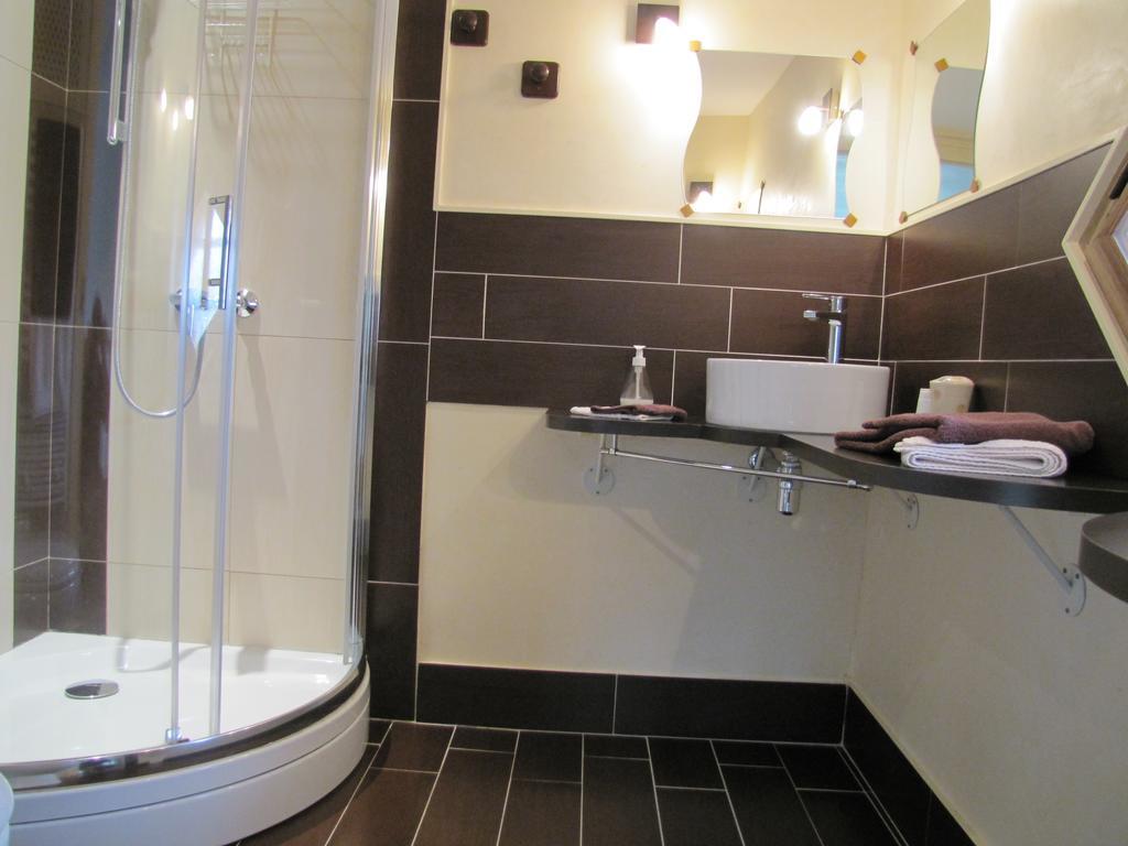 Large Double Room,921642916:JPEG